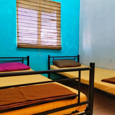 Rumah Teman Backpacker Semarang Esterno foto