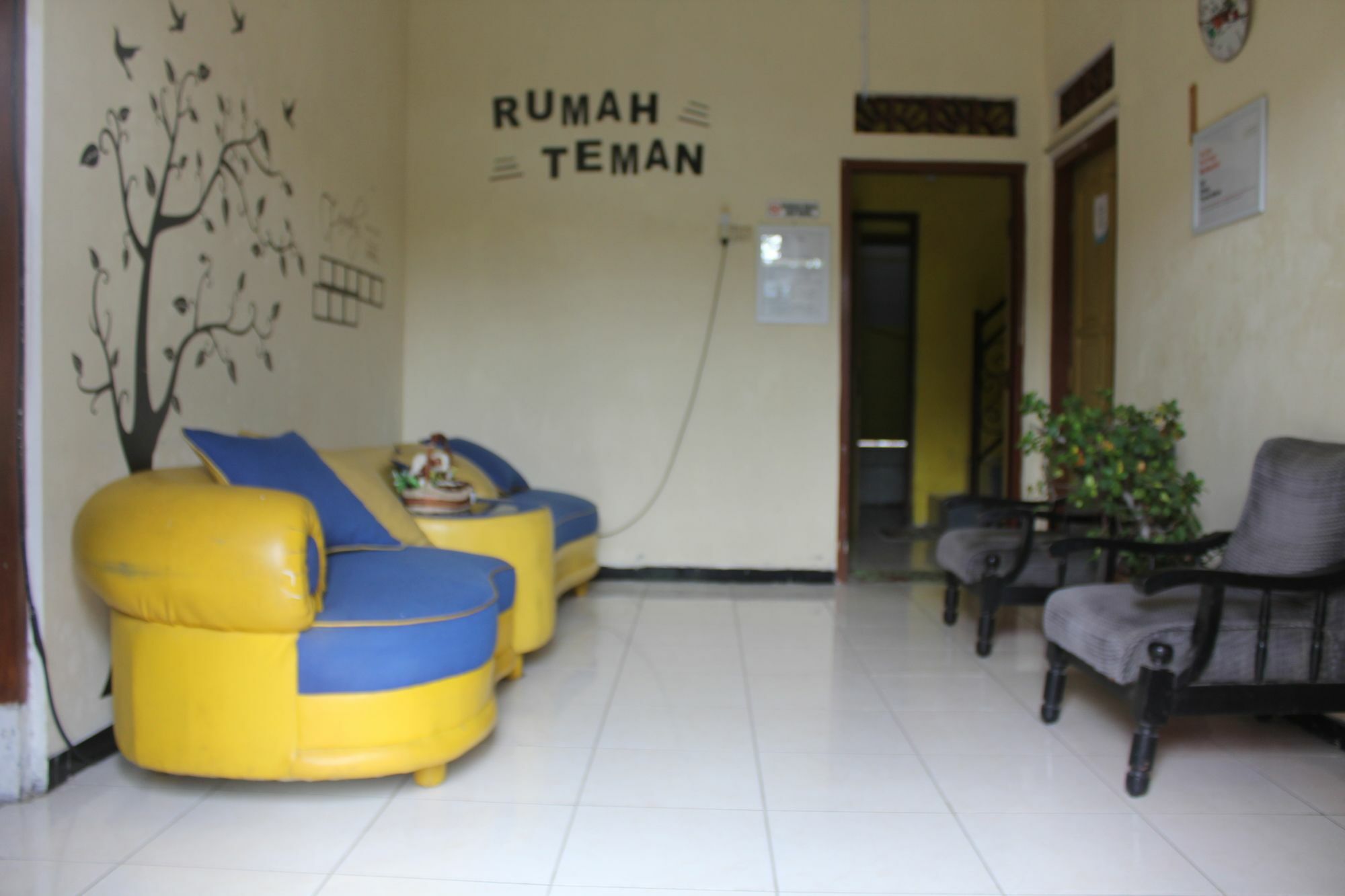 Rumah Teman Backpacker Semarang Esterno foto
