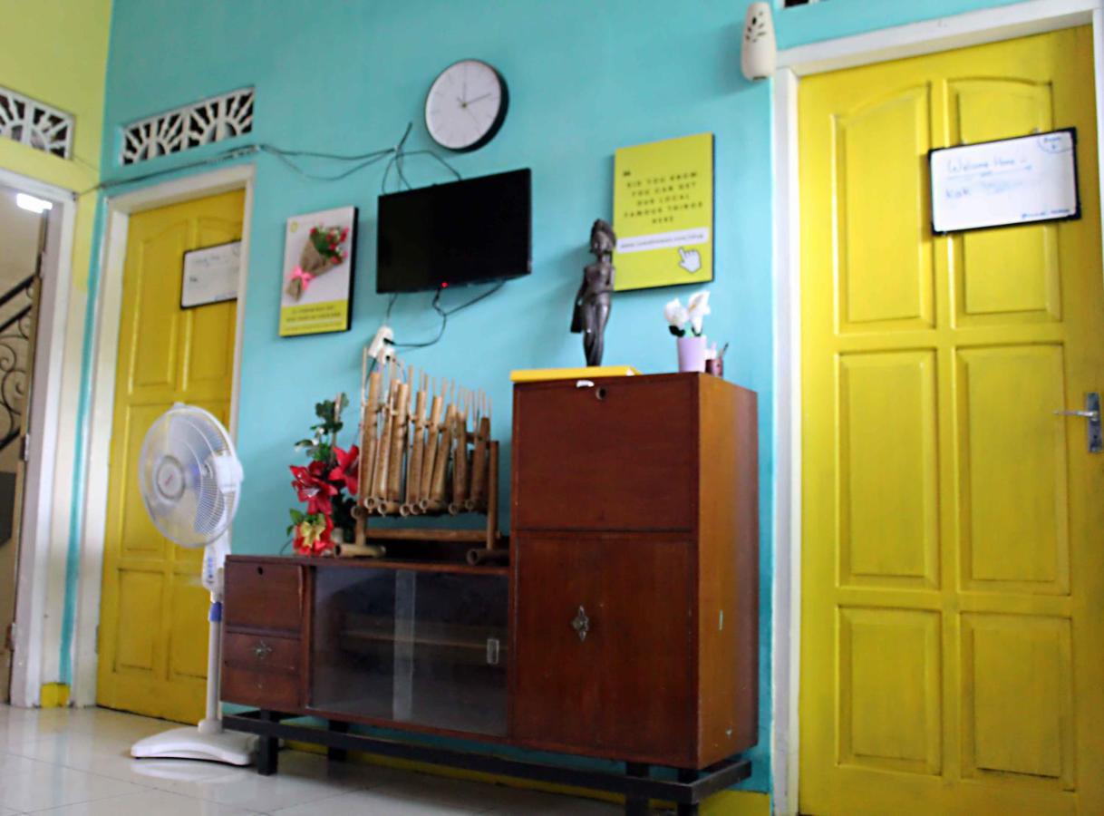 Rumah Teman Backpacker Semarang Esterno foto