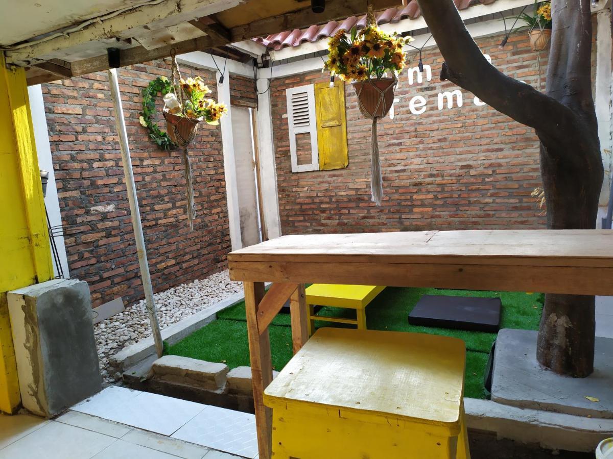 Rumah Teman Backpacker Semarang Esterno foto