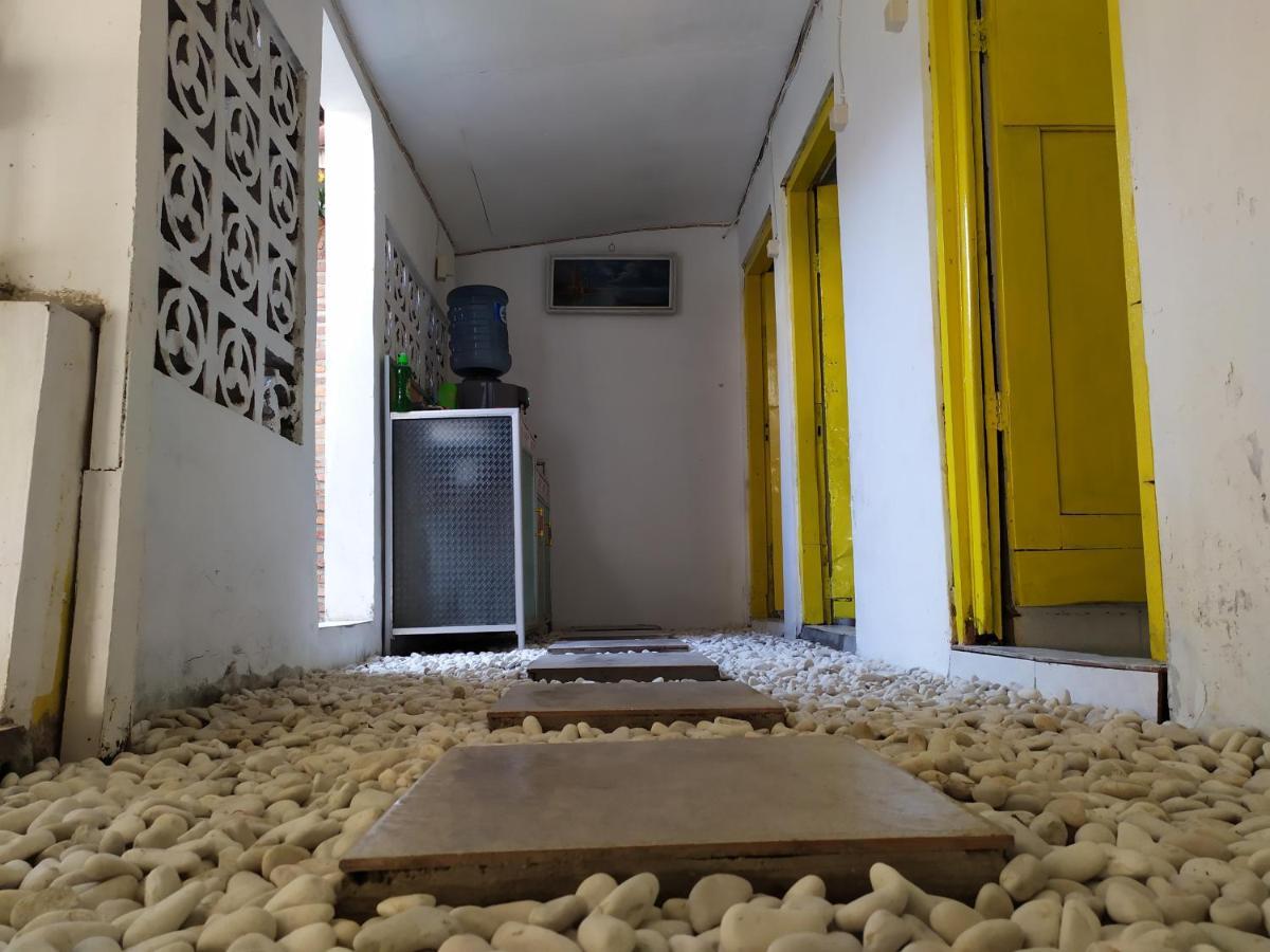 Rumah Teman Backpacker Semarang Esterno foto