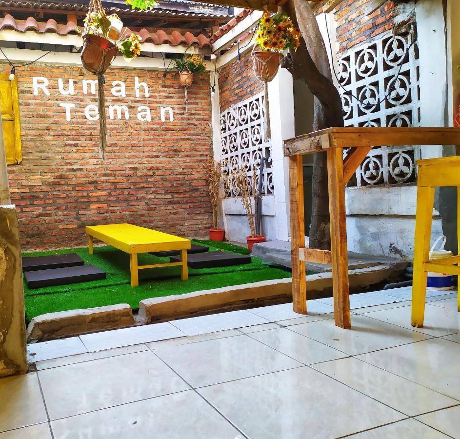 Rumah Teman Backpacker Semarang Esterno foto