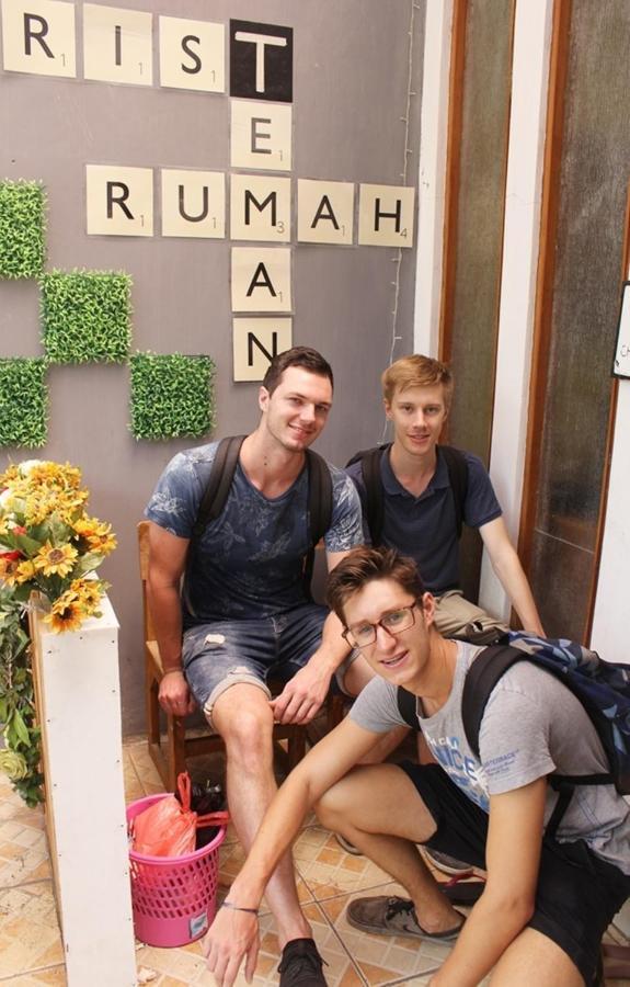 Rumah Teman Backpacker Semarang Esterno foto